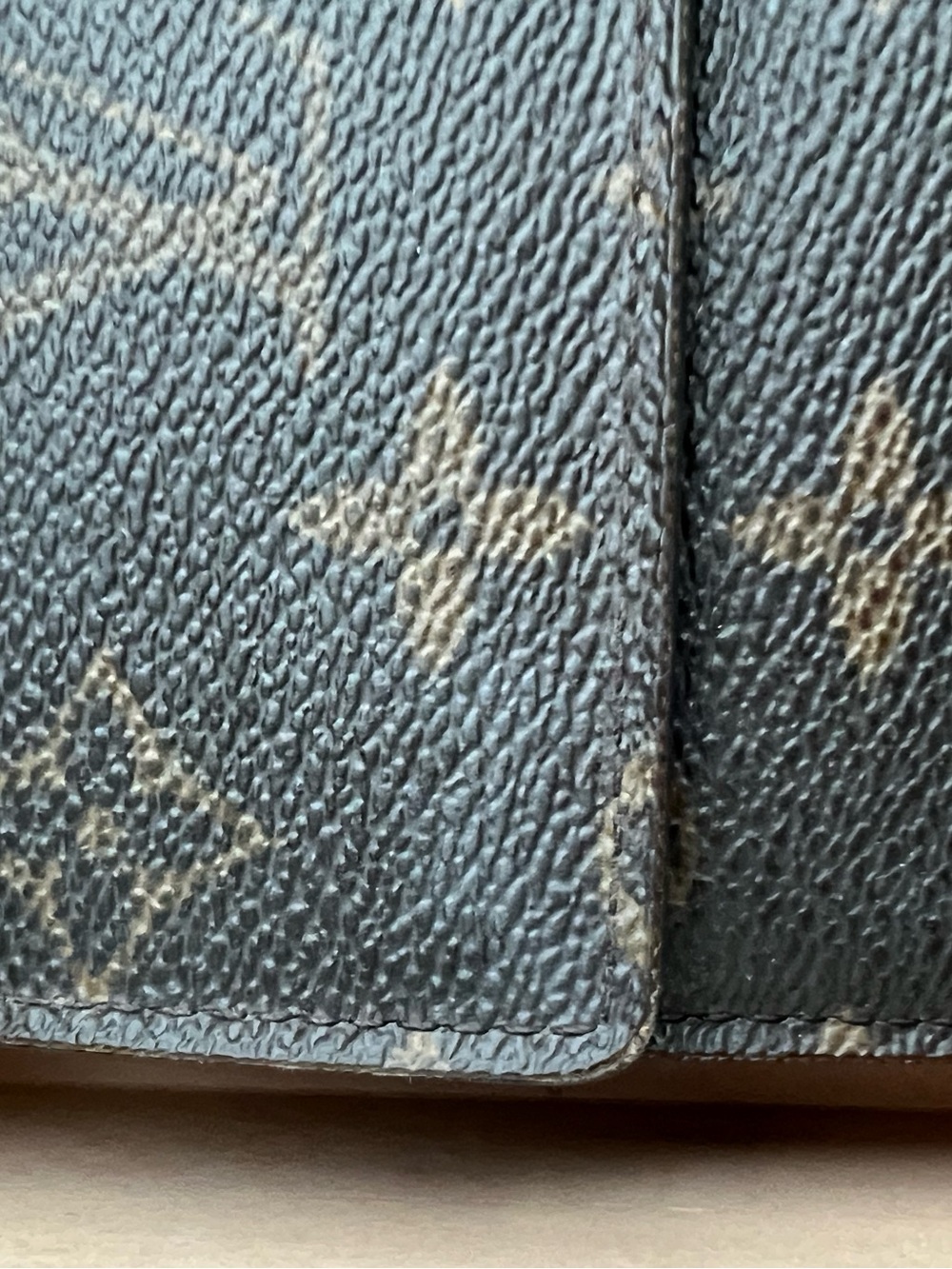 Louis Vuitton Monogram Sarah Wallet - Picture 2 of 14